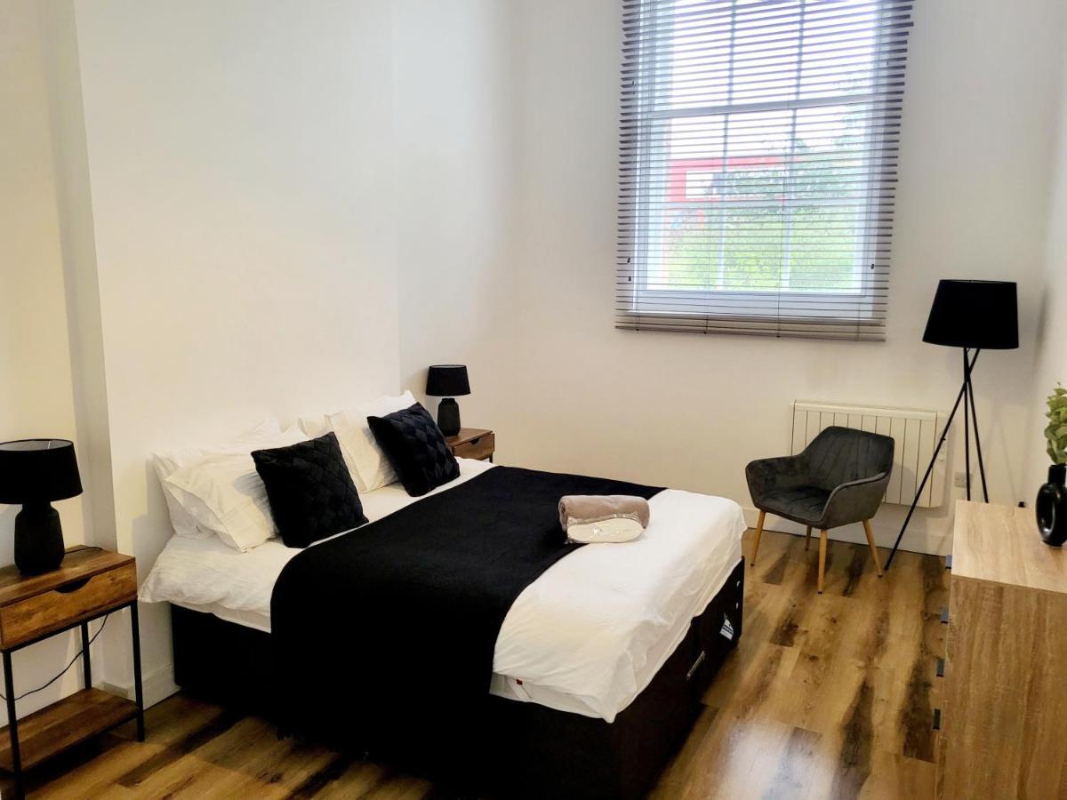 Burkhardt Hall- Parking Included- Sleeps 4 Apartment Swindon Exterior photo